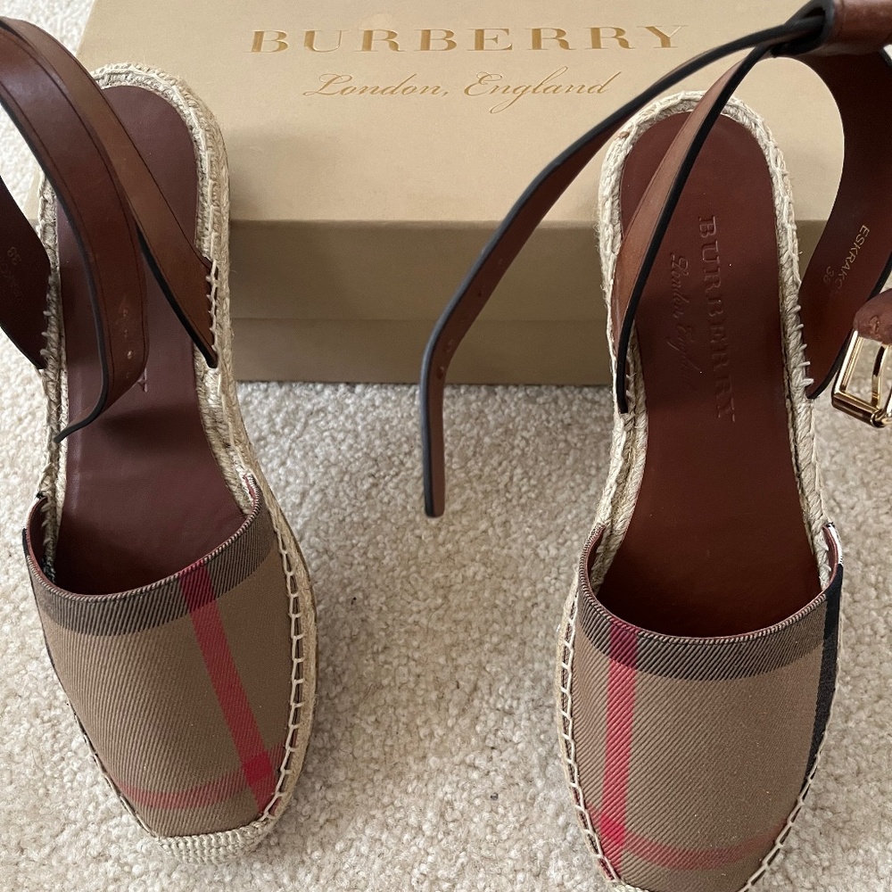 Authentic Burberry Housecheck Abbie Flat Espadrille